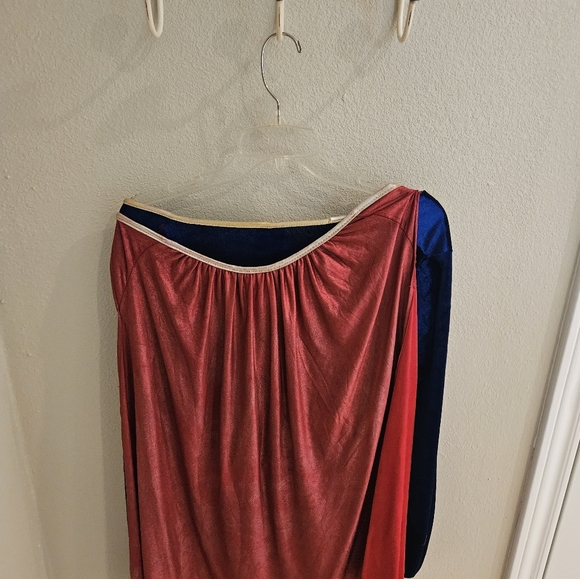 Superhero costume for holloween in Medium. Comes with boot covers, belt, skirt - Picture 3 of 7